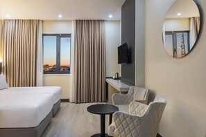 Standard Room, 2 Twin Beds | Desk, laptop workspace, free WiFi, bed sheets - Garner Hotel Istanbul - Airport Arnavutkoy by IHG (Arnavutköy)