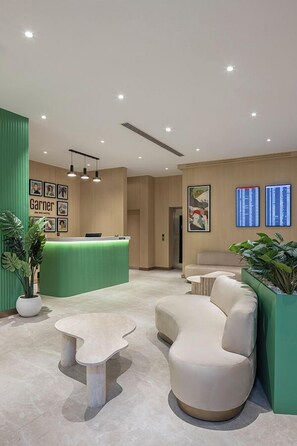 Reception - Garner Hotel Istanbul - Airport Arnavutkoy by IHG (Arnavutköy)