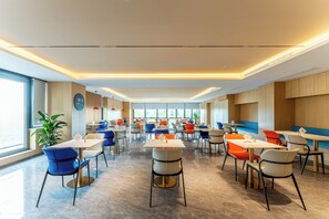 Free daily buffet breakfast  - Holiday Inn Express Kunshan Yushan by IHG (Suzhou)