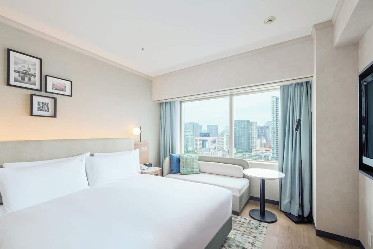 Standard Room, 1 Queen Bed, Bay View | Desk, WiFi (free), bed sheets