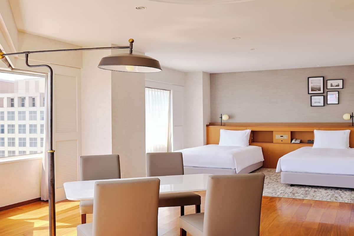 Suite, 1 chambre, vue sur la baie, en coin | Bureau, accès au Wi-Fi (inclus), literie fournie