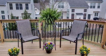 2-King Beds bedrooms house in Manassas with Playroom & full amenities provided