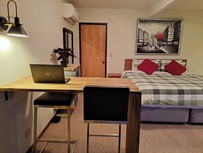2 bedrooms, desk, iron/ironing board, WiFi