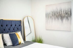 3 slaapkamers, een strijkplank/strijkijzer, reisbedje, wifi