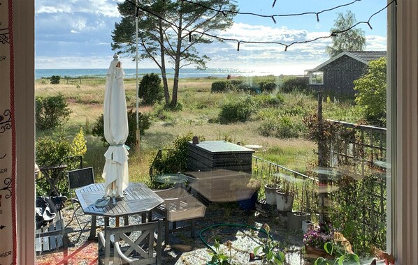 Outdoor dining - Cozy home in Tofta with WiFi (Tofta)