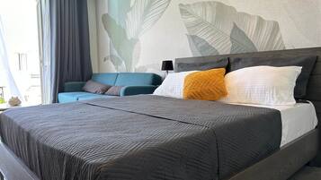 Iron/ironing board, WiFi, bed sheets