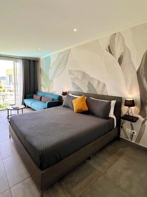 Iron/ironing board, WiFi, bed sheets