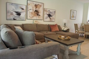 Smart TV - House for long-term rentals in Naples, Florida (Naples)