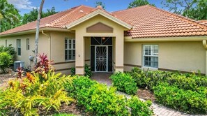 Exterior - House for long-term rentals in Naples, Florida (Naples)