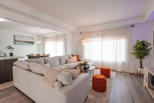 6 Beds Serenity Oasis in Falls/Pool Table + Ping Pong