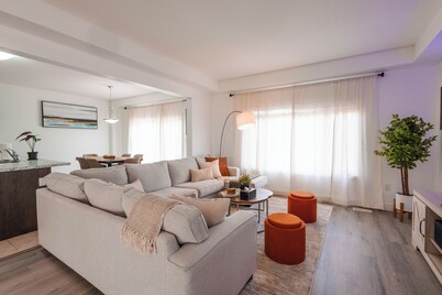 6 Beds Serenity Oasis in Falls/Pool Table + Ping Pong