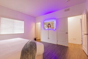 6 slaapkamers, een bureau, een strijkplank/strijkijzer, gratis wifi