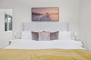 3 bedrooms, iron/ironing board, travel crib, free WiFi - NEW! Koreatown+Universal Studios (Vernon)