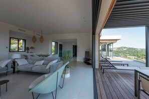 Living area - Villa Horizon Elegant villa with breathtaking views and sleek design. (Lecci)