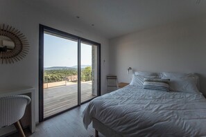 5 bedrooms, iron/ironing board, WiFi, bed sheets - Villa Horizon Elegant villa with breathtaking views and sleek design. (Lecci)