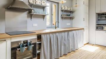 Microwave, oven, stovetop, dishwasher