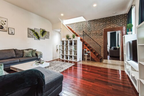 Free private parking! Spacious, vibrant home! 2-bedroom condo with WiFi