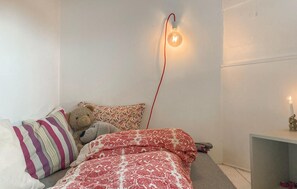 2 bedrooms, free WiFi, bed sheets - Lovely home in Flaktveit with WiFi (Flaktveit)