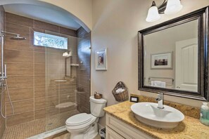 Regadera, secadora de cabello, toallas, jabón 