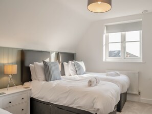 4 bedrooms, free WiFi, bed sheets