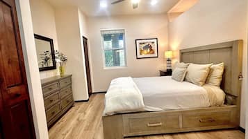 Bügeleisen/Bügelbrett, kostenloses WLAN, Bettwäsche