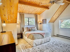 3 bedrooms, desk, iron/ironing board, travel cot - NEW - Peakview Lodge - Fireplace- Views (Prescott)