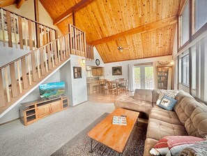 Smart TV, fireplace, books, stereo - NEW - Peakview Lodge - Fireplace- Views (Prescott)