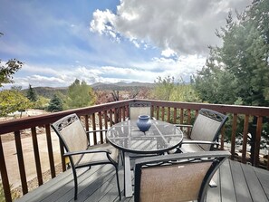 Outdoor dining - NEW - Peakview Lodge - Fireplace- Views (Prescott)
