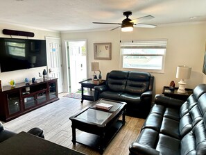 TV connectée, jeux vidéo, table de tennis de table, chaîne hi-fi