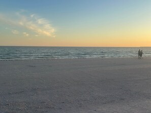 Sun-loungers, beach towels - 2BR Private Unit w/ Pool & Hot Tub • Resort Backyard • Walk to Beach (Fort Myers Beach)
