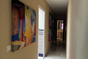 المنشأة من الداخل