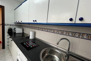 Microwave, oven, stovetop, coffee/tea maker - Apartment in Centro de Ronda, dream city (Ronda)