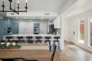 Fridge, microwave, oven, stovetop - 4\2.5+ LAKE HOUSE — Fish & Swim @DOCK; LakeMat; Kayak; PaddleBoard; King & Queen (Montgomery)