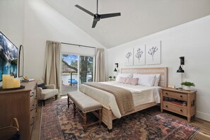 4 間睡房、房內夾萬、書桌、熨斗/熨衫板