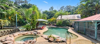 Hibiscus Tropic Lodge - A Relaxing Coastal Escape!