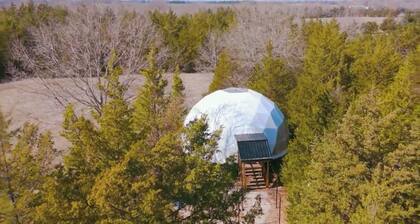 Luxury Bali Glamping – Hot Tub + 15 Acres - 90 mins from Dallas