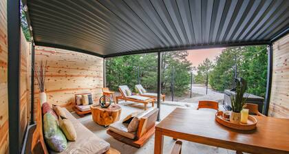 Luxury Bali Glamping – Hot Tub + 15 Acres - 90 mins from Dallas