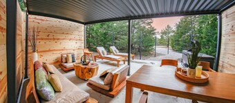 Luxury Bali Glamping – Hot Tub + 15 Acres - 90 mins from Dallas