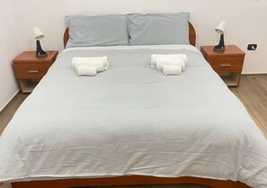 2 bedrooms, desk, soundproofing, iron/ironing board - Casotta Home (Gravina in Puglia)