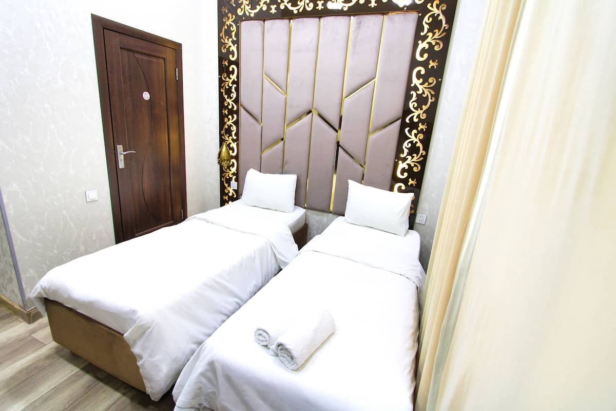 2 bedrooms, premium bedding, minibar, desk