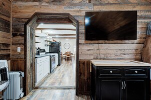 Cabin, 2 Bedrooms, Kitchen, Lake View | Private kitchen