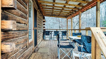 Cabin, 2 Bedrooms, Kitchen, Lake View | Terrace/patio