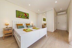 3 chambres, fer et planche à repasser, accès au Wi-Fi (inclus)