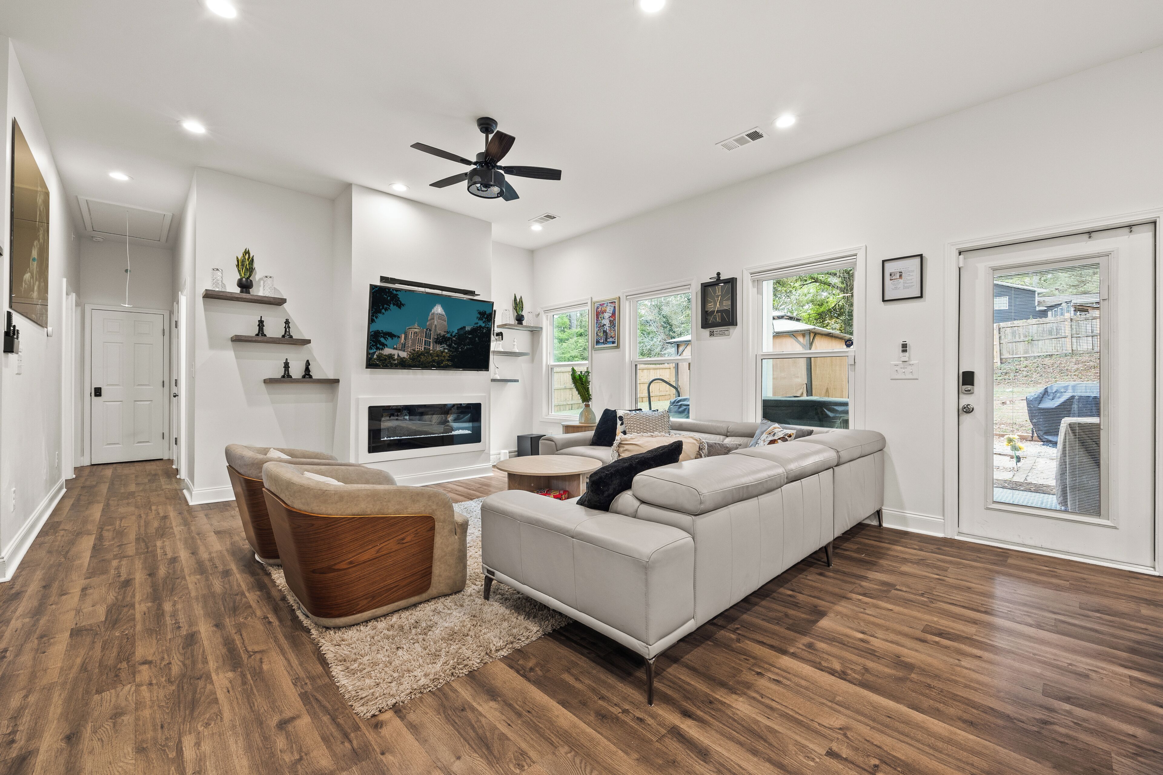 Smart TV, fireplace, video games, ping pong
