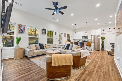 Atlanta Game House with Hot Tub