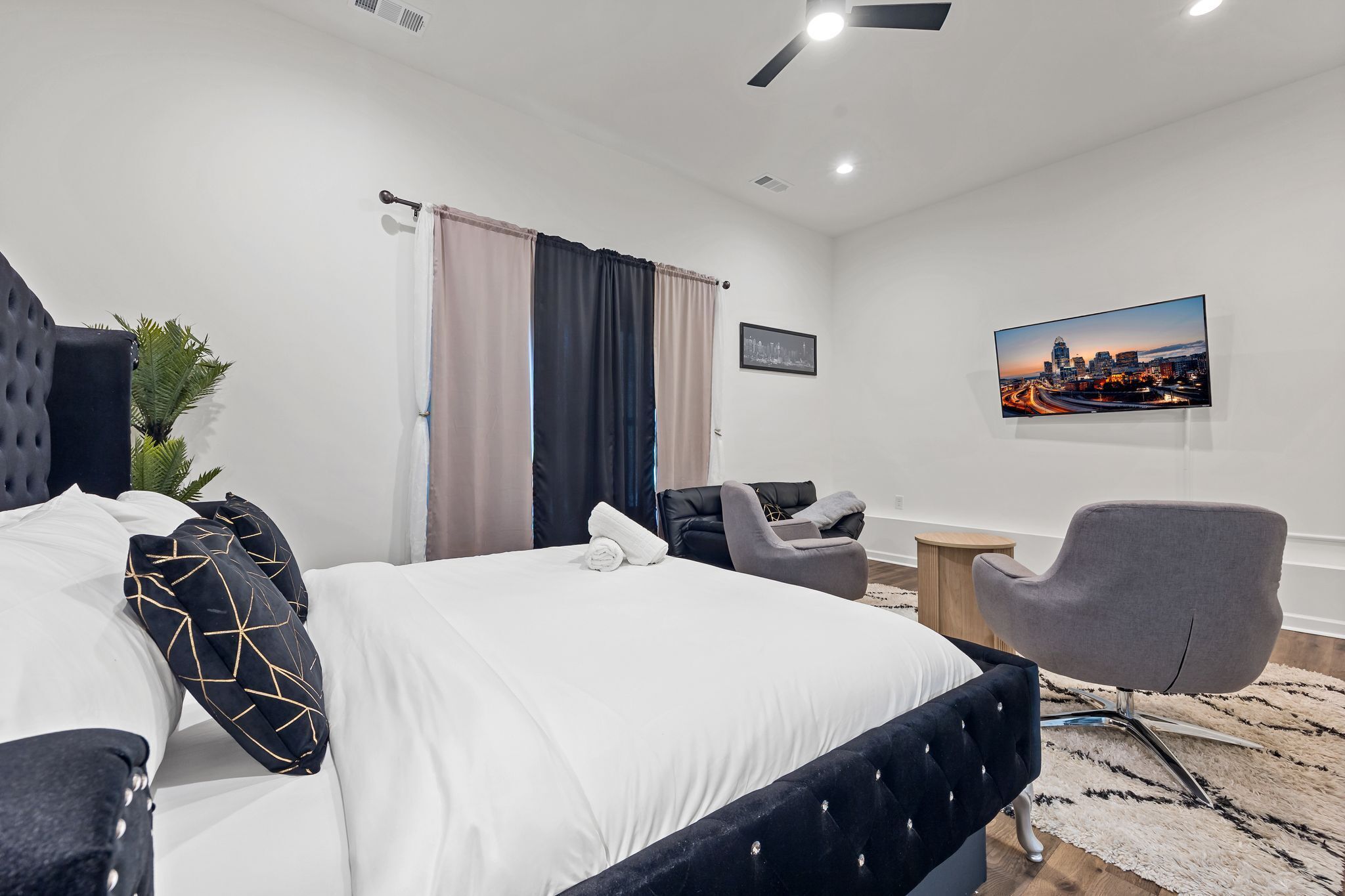 4 bedrooms, desk, iron/ironing board, free WiFi