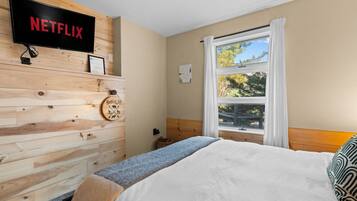 Desk, iron/ironing board, travel cot, WiFi