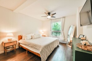 2 chambres, bureau, fer et planche à repasser, lit parapluie