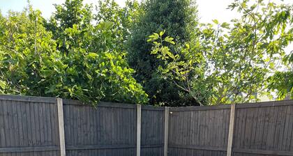 Charming 2-bedroom apartment with WiFi in London