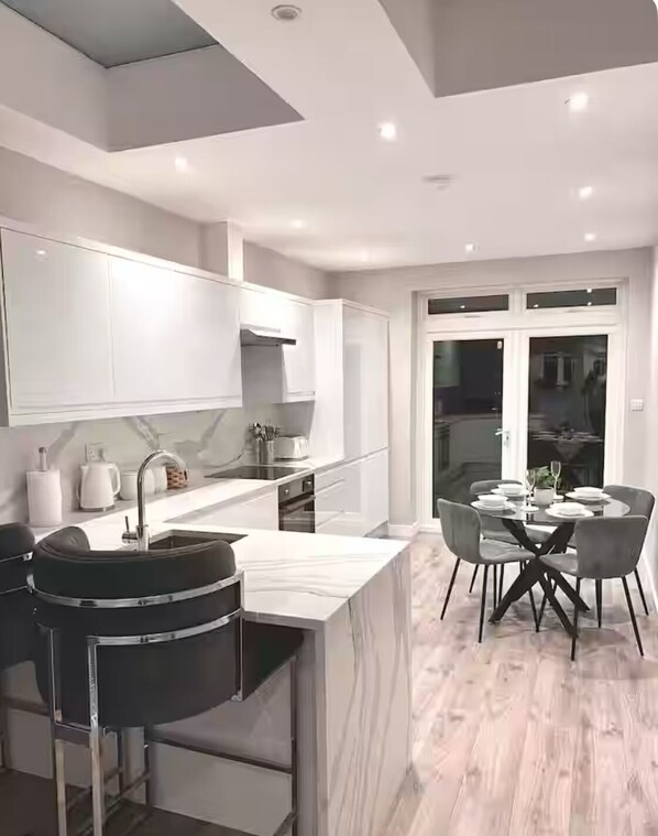 Oven, stovetop, dishwasher